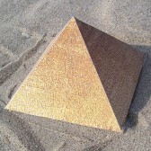 Cheops_pyramid_model